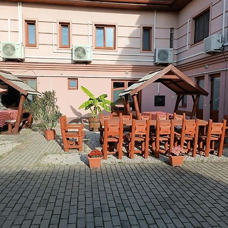 Malom Panzió Kiskunfelegyhaza Exterior foto